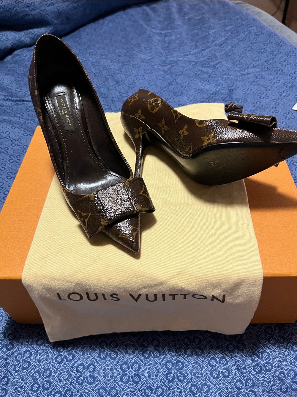 Louis Vuitton Brown Monogram Bow Pointed-Toe Stiletto Pumps